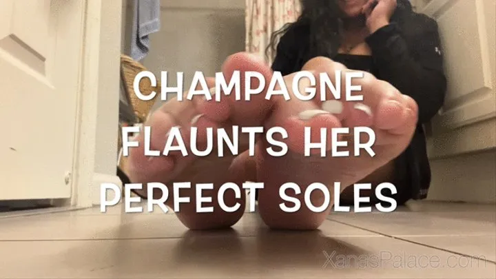 Champagne Flaunts Her Perfect Soles