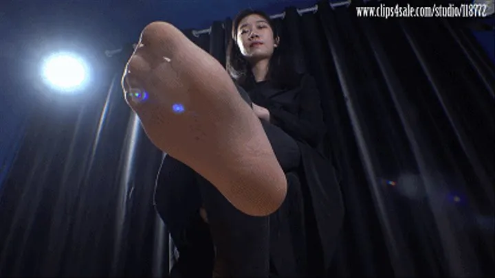 Beautiful Girl anan Stinky sock foot