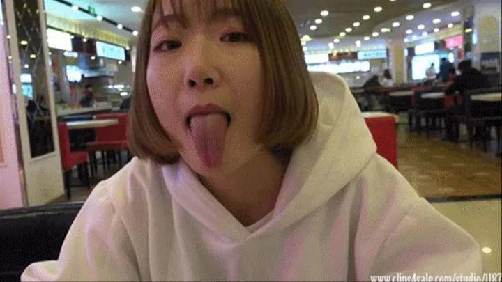 Asian Beautiful Girl lIAOPENG TONGUE