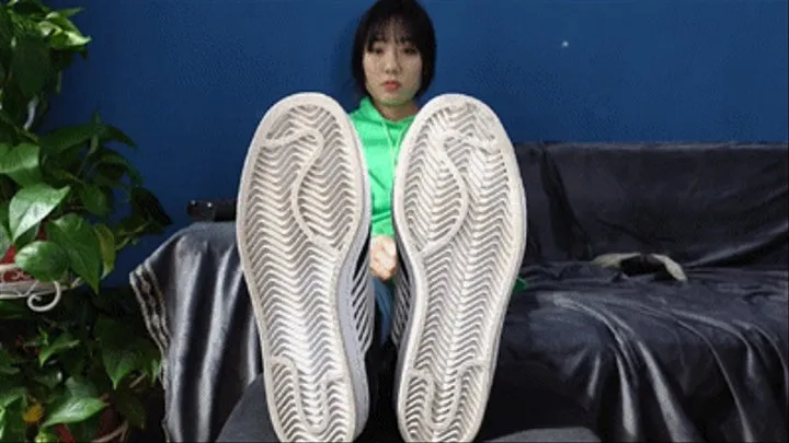 Asian Vietnamese sole model Lisa's Smelly sneakers and nylon socks smelly cotton socks