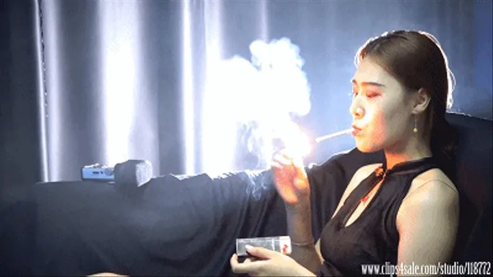 asia Sexy model JiaoJiao love smoking