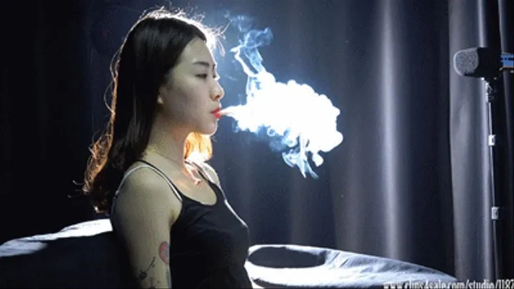 Xiaobai's solo smoking