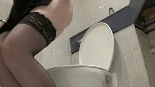 Hotel Bathroom Plops & Brownies & Pee Very Loud! - Toilet Fetish