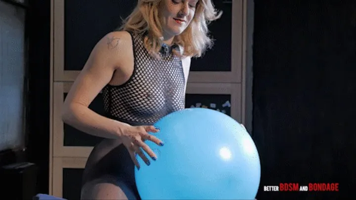 Maria's first neck!! Light blue 18" balloon, non pop - Full