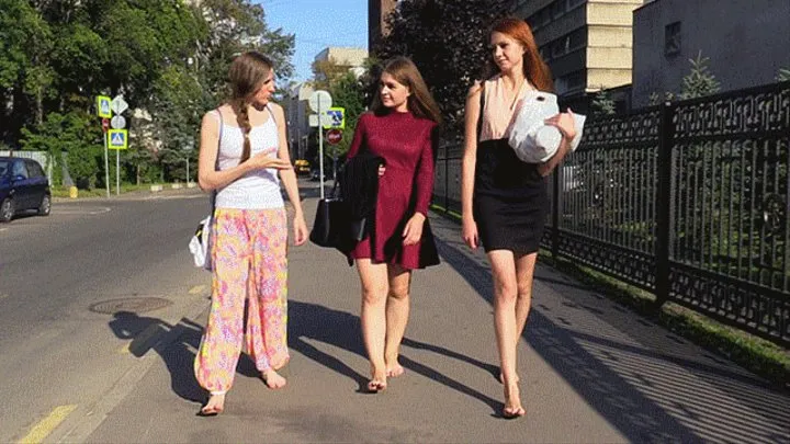 Daria, Valentina and Victoria spend their day barefoot in the city (Full with 25% discount)