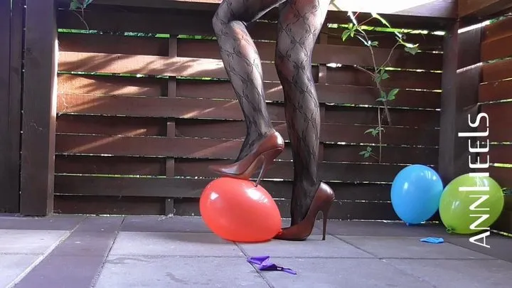 ANIA - balloons and high heels in action