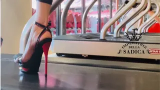 High-heels platform parade on the treadmill