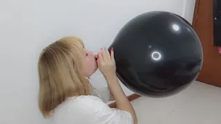 Alla makes a B2P black balloon 14 inches!!!