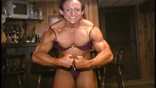 Christine Envall Flexing