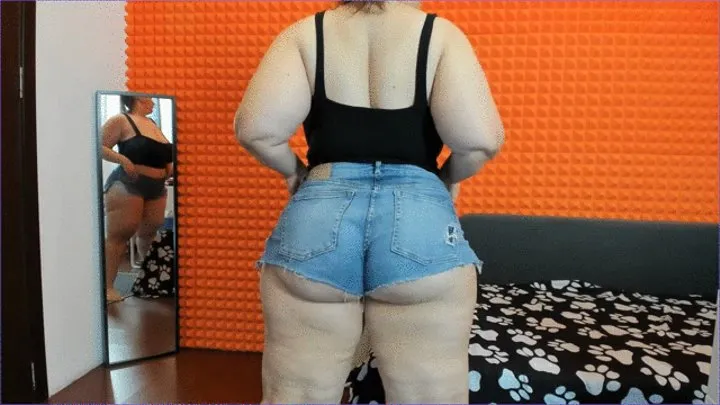 Short jeans, big ass JOI