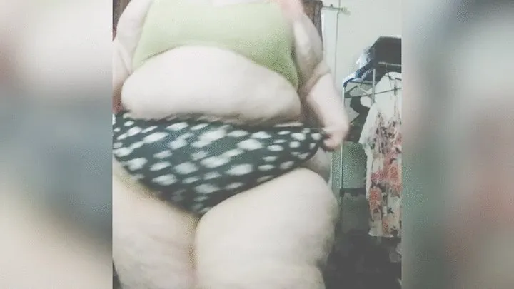 Bubbly bootys fat jiggly squats.