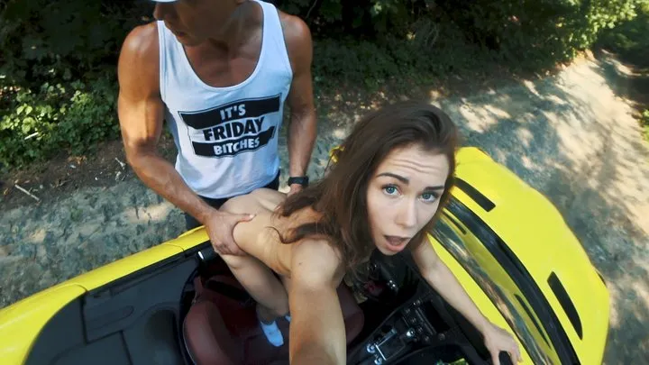 GIRL SHOWS HER FITNESS BODY AND GETS PUBLIC SEX IN CAR. MIA BANDINI