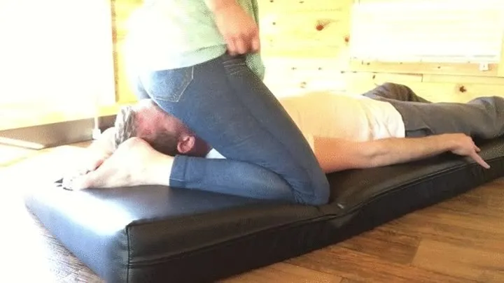 Big Butt Jeans Facesitting KO in a Cabin in the Woods