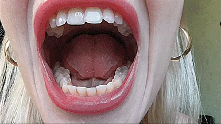 REQUEST sharp fangs of a BLONDE IN JELLY BAGS!