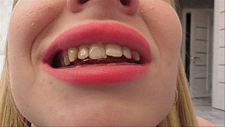 THE TEETH OF MY LESBIAN BLONDE!