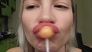 PLUMP LIPS SUCK CHUPA CHUPS!