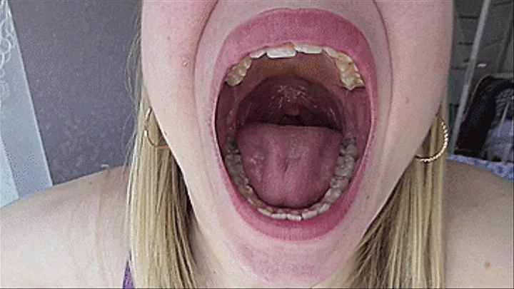 REQUEST BEAUTIFUL BLONDE THROAT TONGUE!