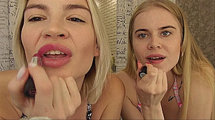 SMELLY LIPS OF BLONDE LESBIANS!