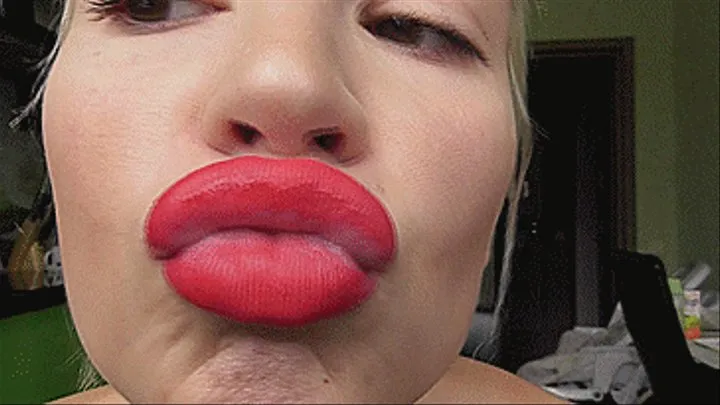 WET, PLUMP, SMELLY LIPS!