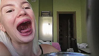 SEXY MOUTH FETISH IN THE MIRROR!