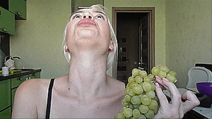 MOBILE ADAM'S APPLE WHEN SWALLOWING WHITE GRAPES!