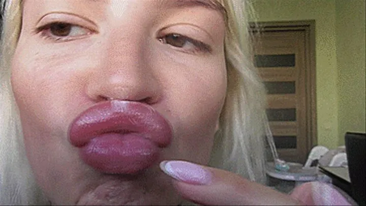 SMELLY LIPS COVERED IN CUM!