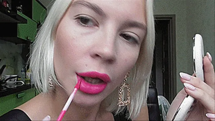 LIP FETISH PINK PLUMP LIPS OF THE BLONDE!