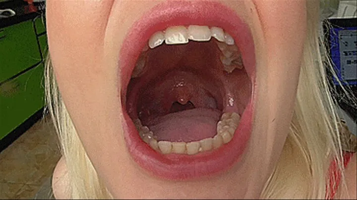 Big and deep throat blonde!