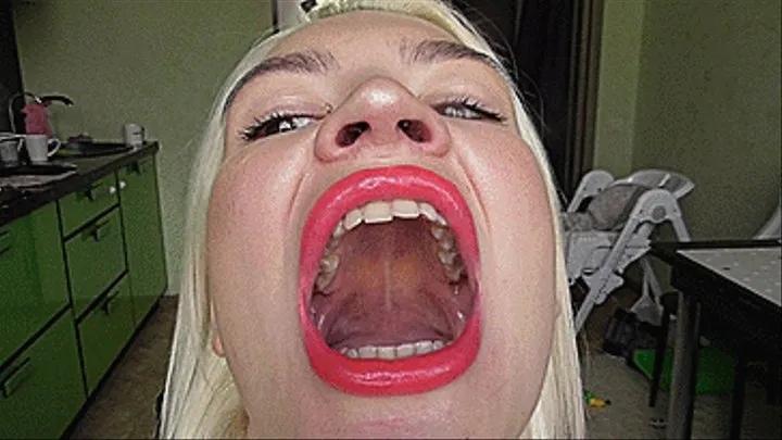 Big and deep mouth and throat of a blonde!