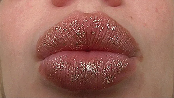 GOLDEN FESTIVE LIPS!