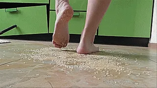 VACUUM SUCKS IN THE RICE ON MY BAREFOOT!