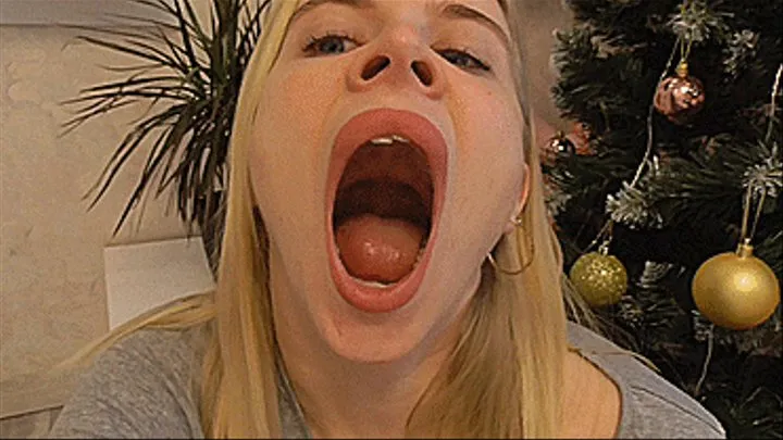 HER BIG MOUTH AND DEEP THROAT IS MADDENING!