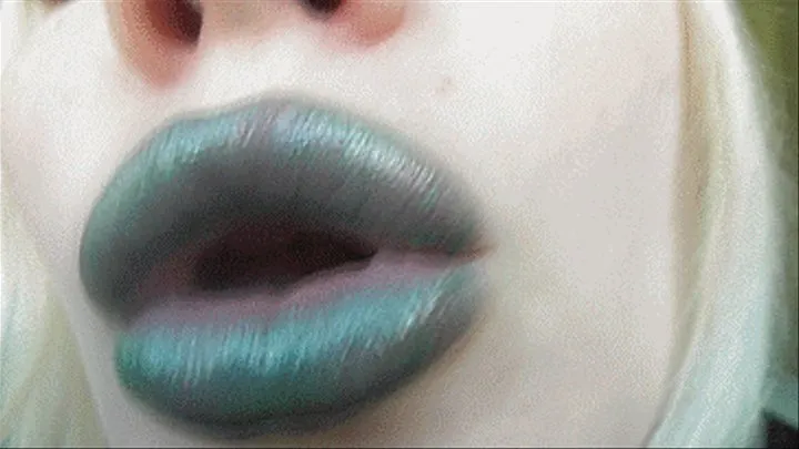 TWISTED GREEN LIPS KISS YOU!