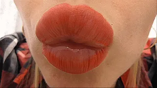 COMPRESSED PLUMP RED LIPS!