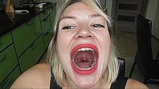 THE BIG MOUTH OF A SCHOOLGIRL SWALLOWS YOUR THICK COCK!