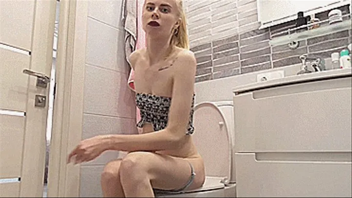 MY SKINNY BLONDE ON THE TOILET!