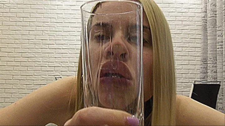 SMEARED FACE OF A BLONDE LESBIAN ON A GLASS!