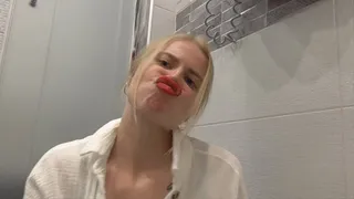 RED LIPS IN THE BATHROOM!