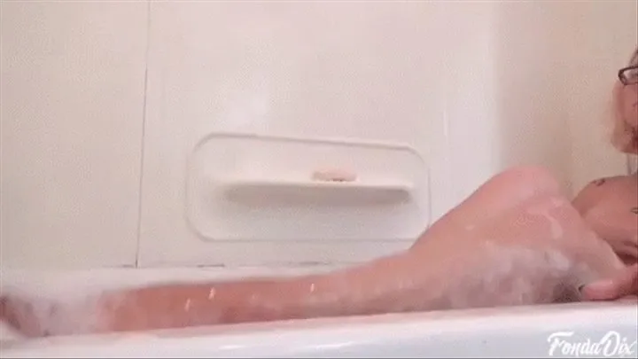 Fonda's feet get a bubble bath