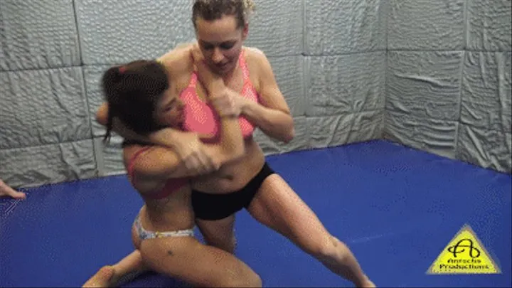 Bianca vs Kimbra: female competitive wrestling