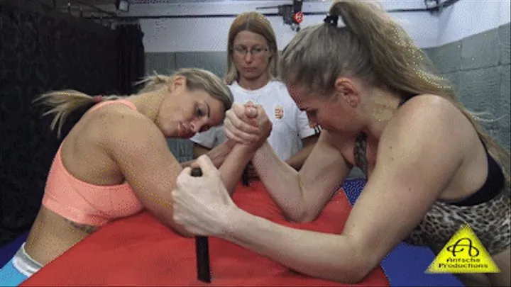 Armwrestling: Sheena vs Yana