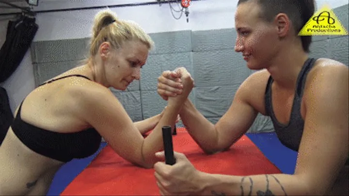 Armwrestling Viktoria vs Zara