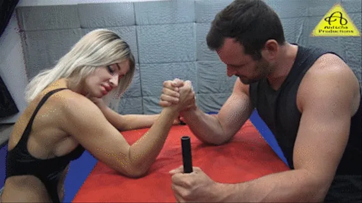 Armwrestling Pamela vs Steve