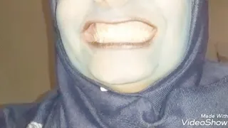 Show my mouth and teeth