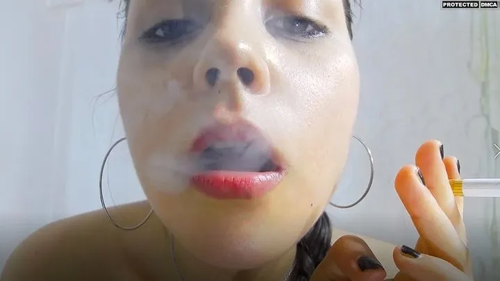 Smoking all time sexy Queen