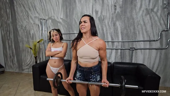 SWALLOW MY MUSCULOUS HAND - VOL #142 - TOP FITNESS ANTONELLA - CLIP01