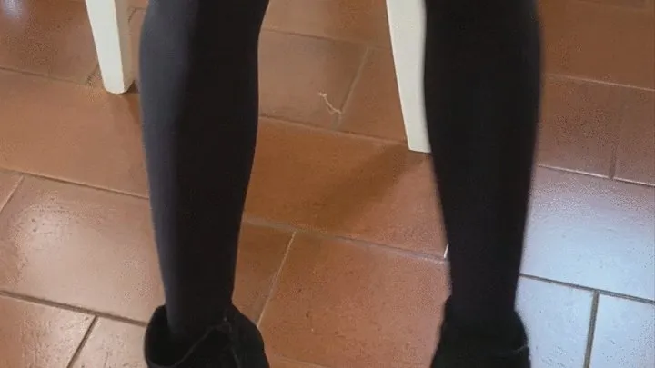 Dasha Kelly is wearing a pair of black high heels and hits hard with her foot on the floor and she likes to cross her skinny legs and show her sexy stockings collant and white tennis skirt