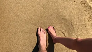 Dasha Kelly and her husband are walking barefoot down the beach.ASMR video .