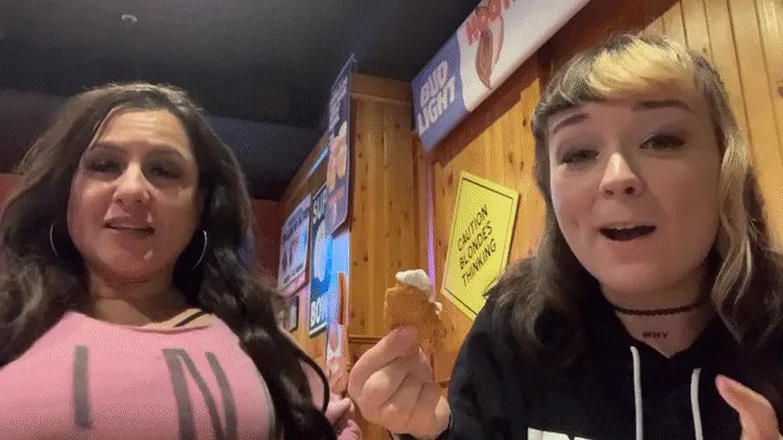 mukbang at Hooters