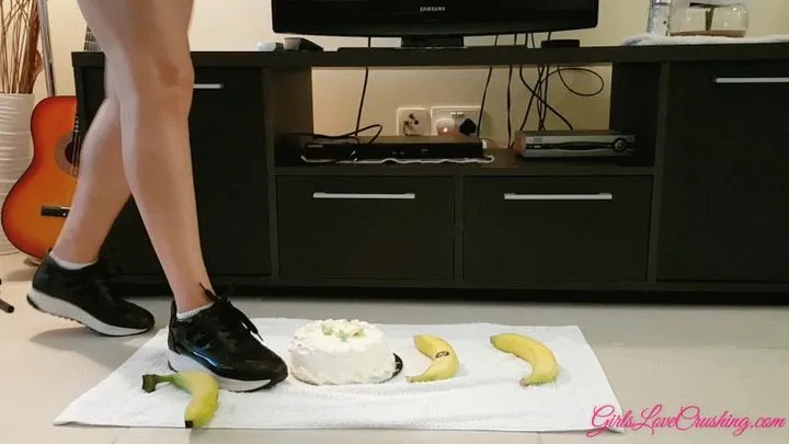 Anastasija 5 - Crushing Cake and 3 Bananas